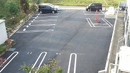 parking2.jpg(19539 byte)
